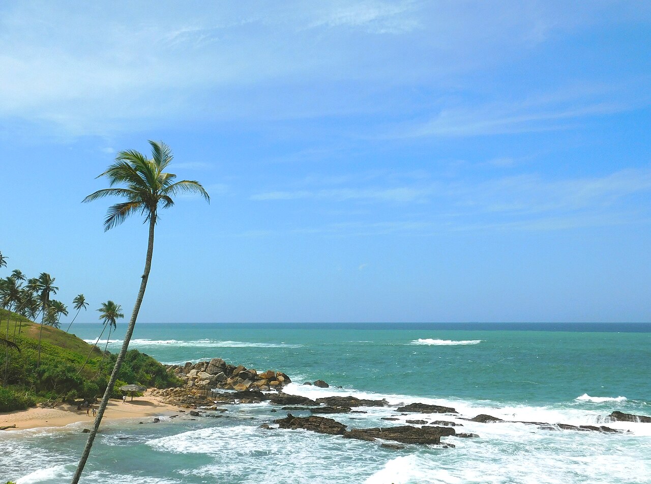 Turquoise water along the Mirissa coastline
