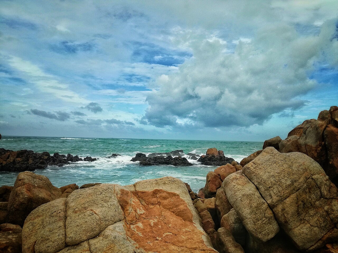 Secret Beach cove near Mirissa