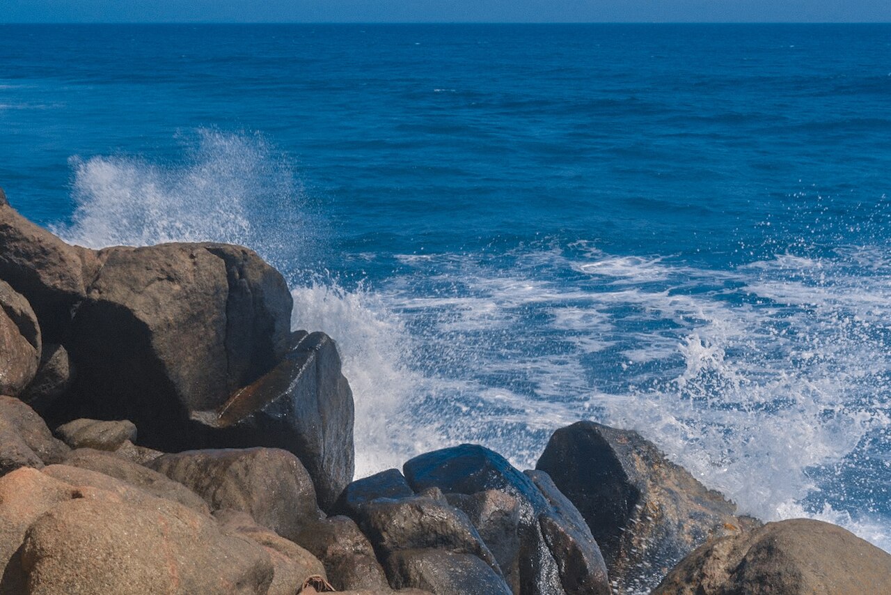 Waves at Mirissa beach